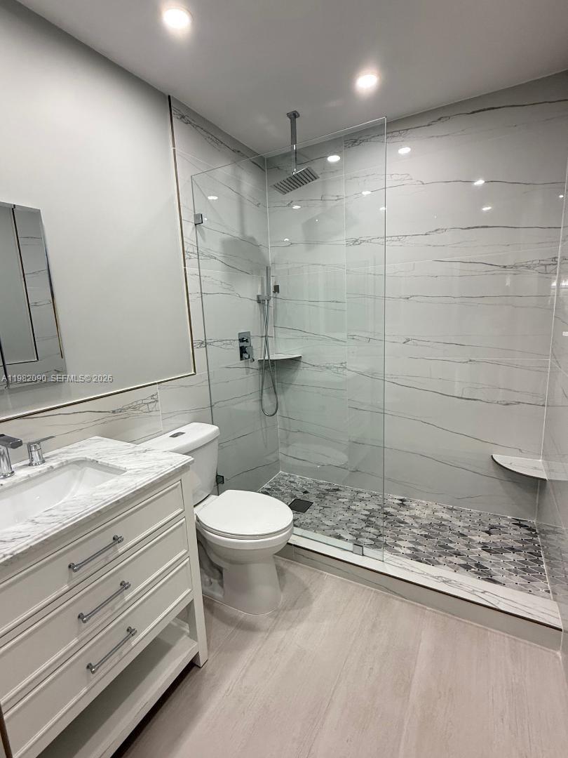 IMPERIAL POINT COLONNADES - Residential Lease