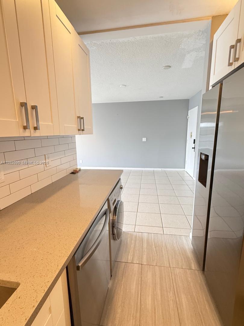 IMPERIAL POINT COLONNADES - Residential Lease