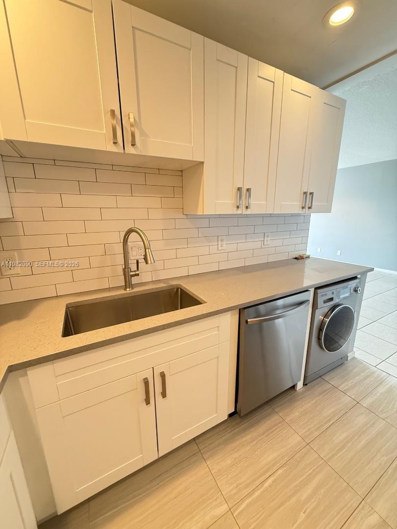 IMPERIAL POINT COLONNADES - Residential Lease