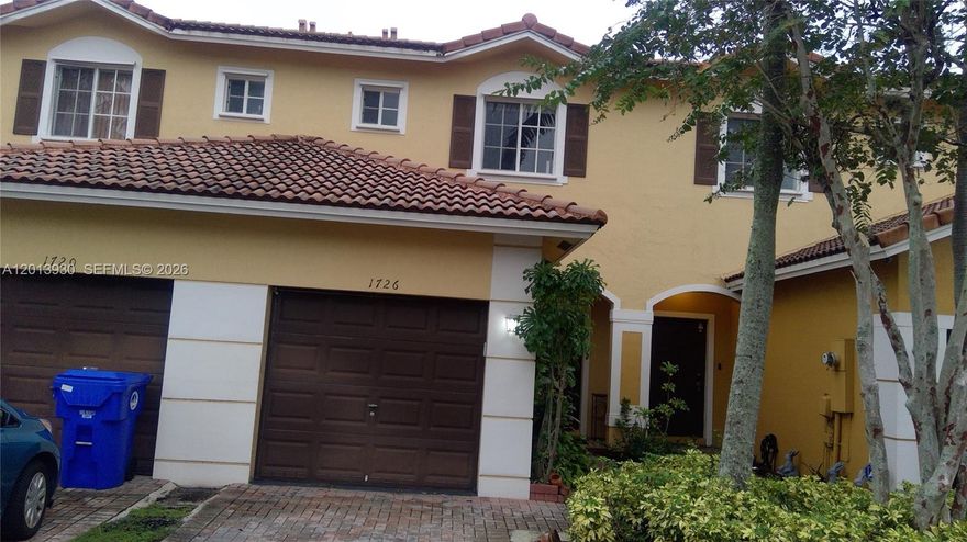 Nice and comfortable 3/2.5 townhome with attached 1-car garage. Tile floor downstairs and hard laminate wood floor upstairs. Granite countertop in upgraded kitchen. Screened and covered patio. Great location. Close to shopping and excellent schools. All ages welcome. Low HOA. Great for first-time home buyers.