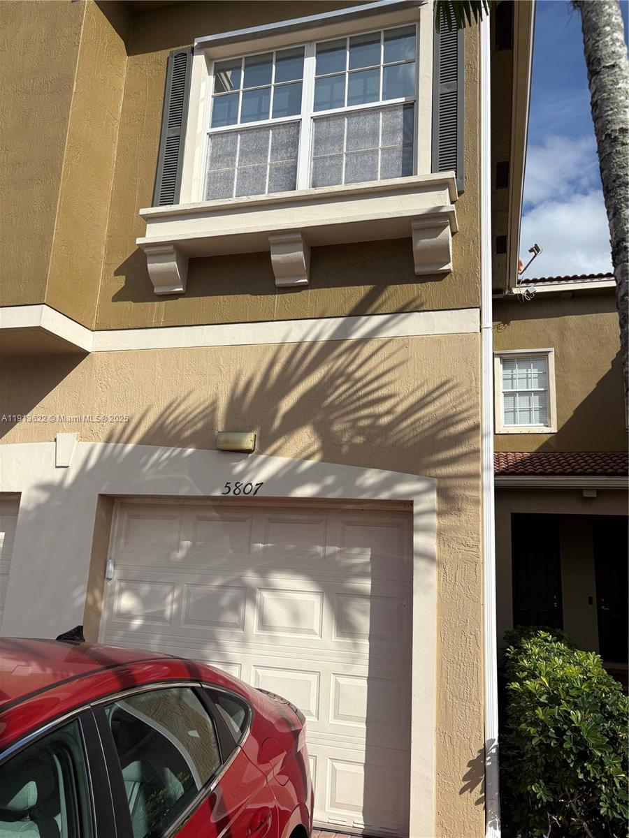 HAMPTON HILLS CONDO - Residential Lease