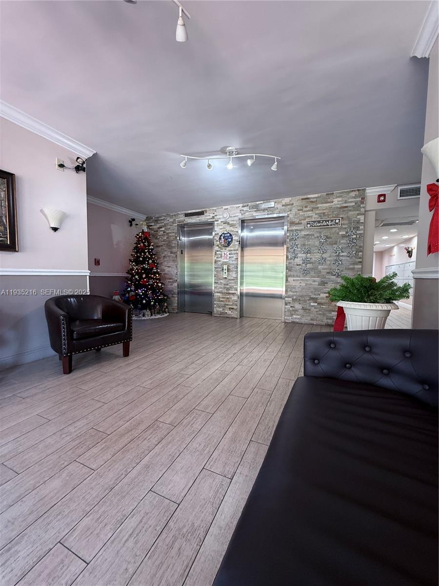 3250 N Palm Aire Dr 508