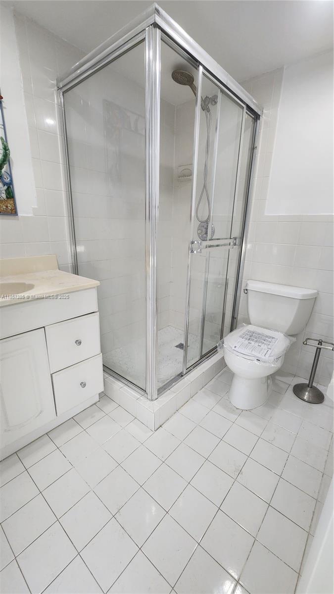 CHATILLON HALL CONDOMINIU - Residential Lease