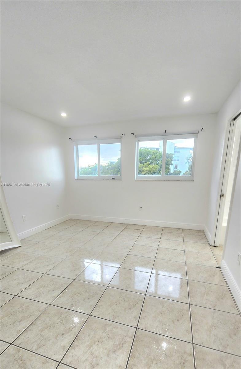 CHATILLON HALL CONDOMINIU - Residential Lease