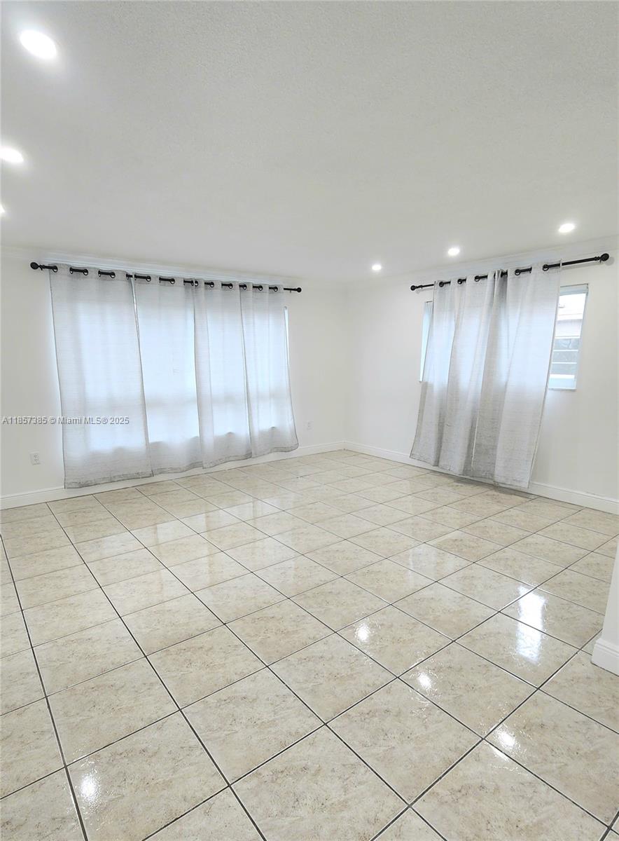 CHATILLON HALL CONDOMINIU - Residential Lease