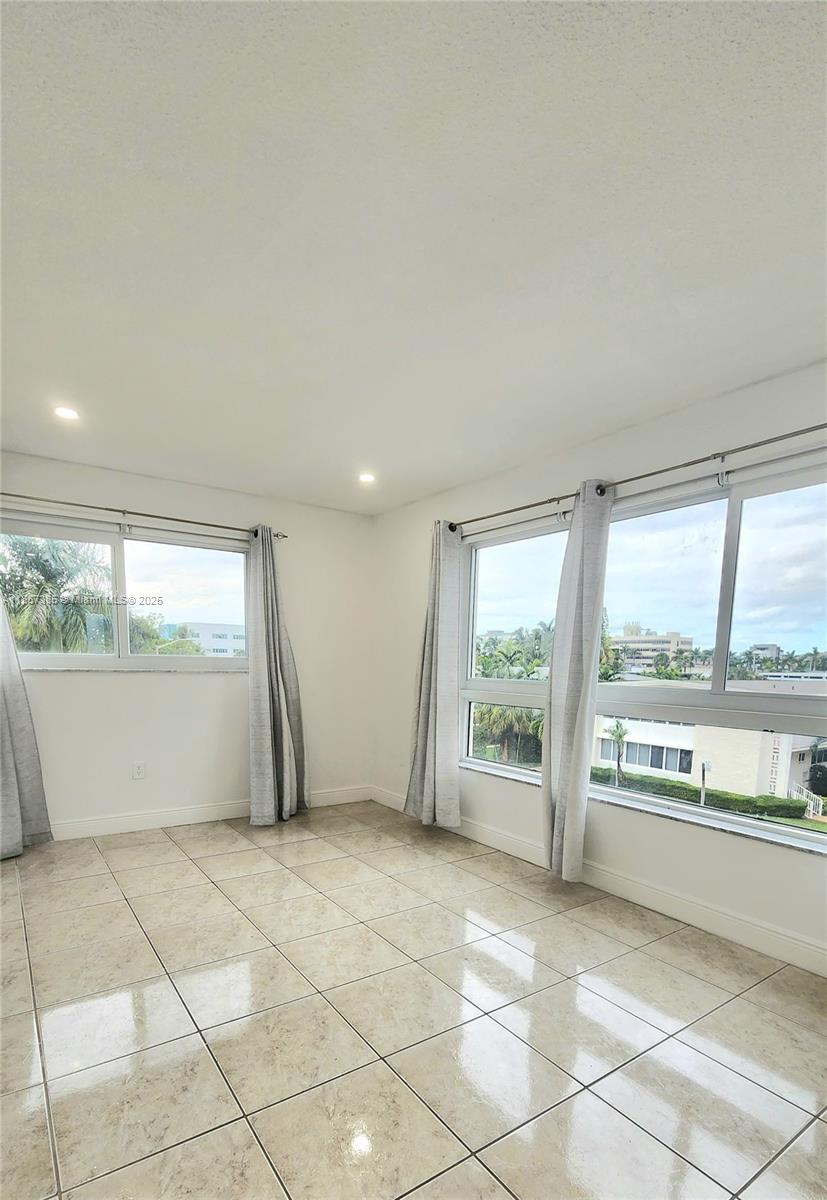 CHATILLON HALL CONDOMINIU - Residential Lease