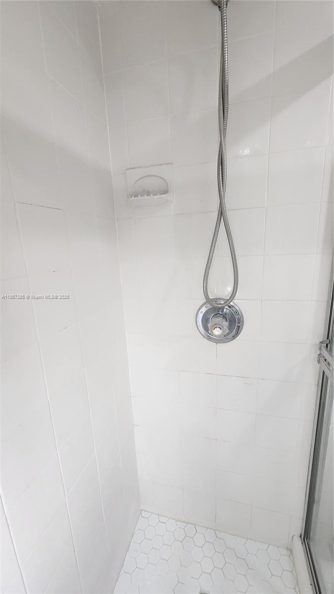 CHATILLON HALL CONDOMINIU - Residential Lease