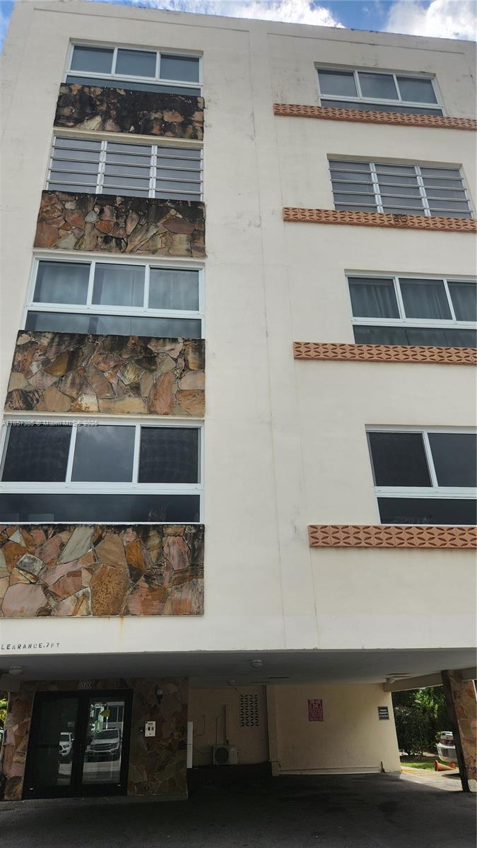 CHATILLON HALL CONDOMINIU - Residential Lease