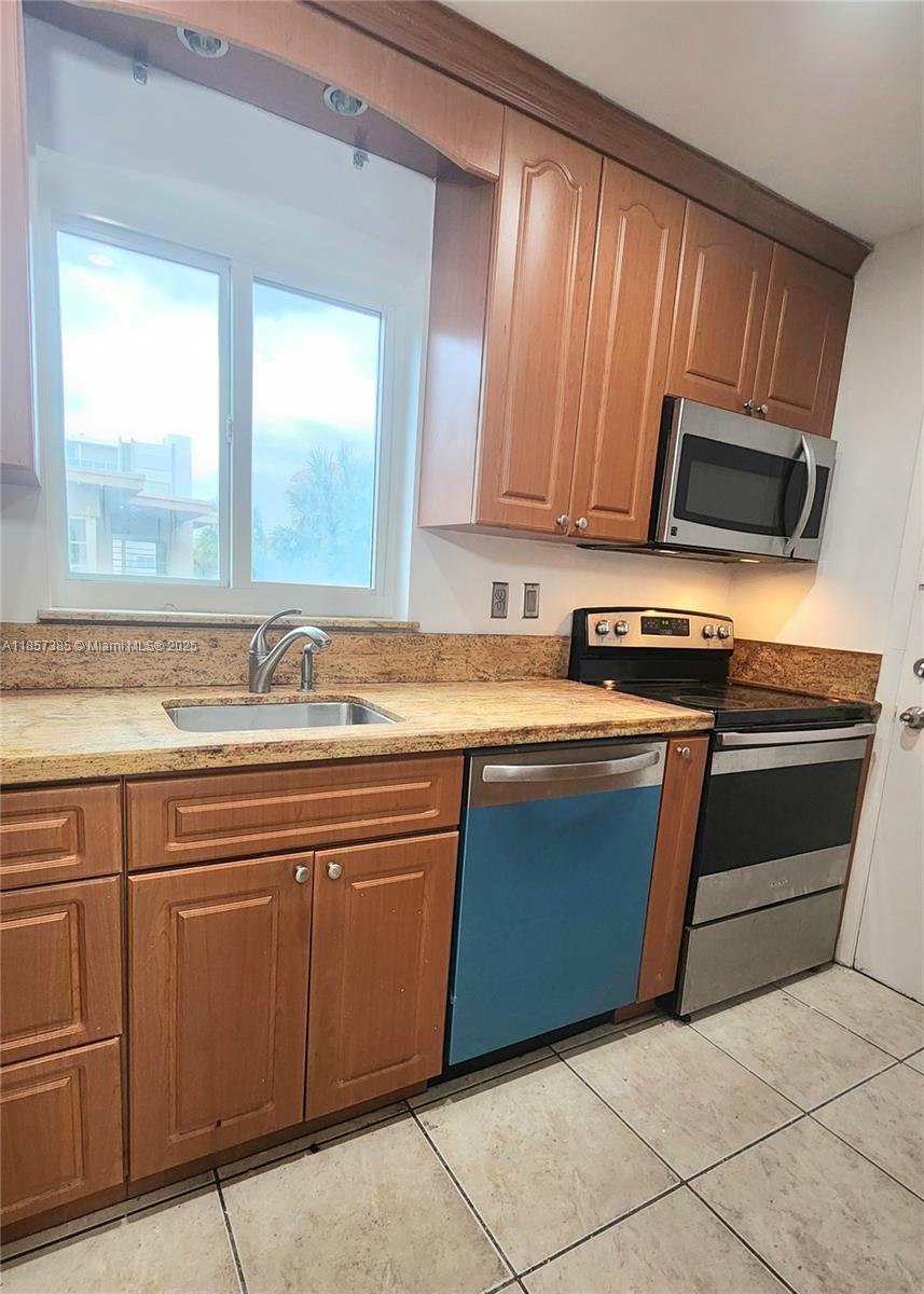 CHATILLON HALL CONDOMINIU - Residential Lease