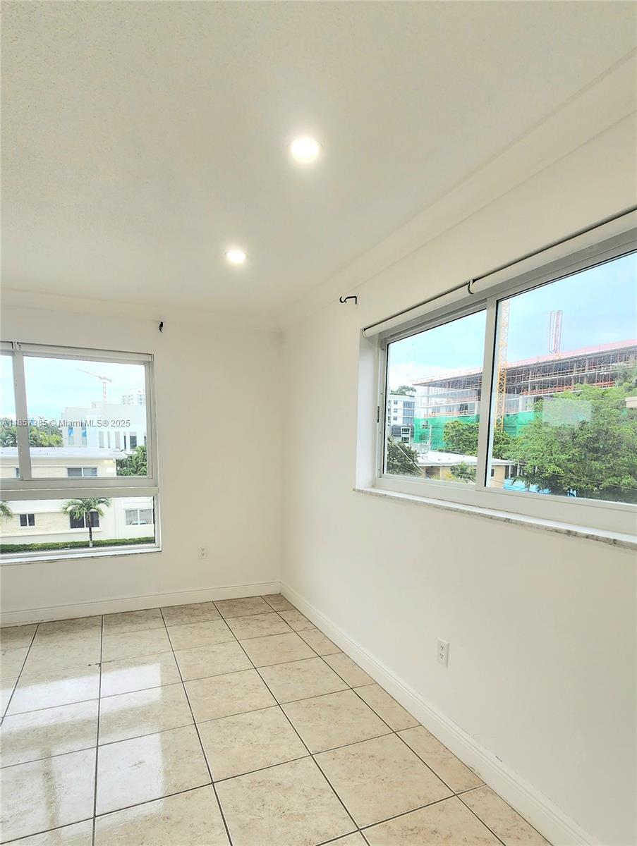 CHATILLON HALL CONDOMINIU - Residential Lease