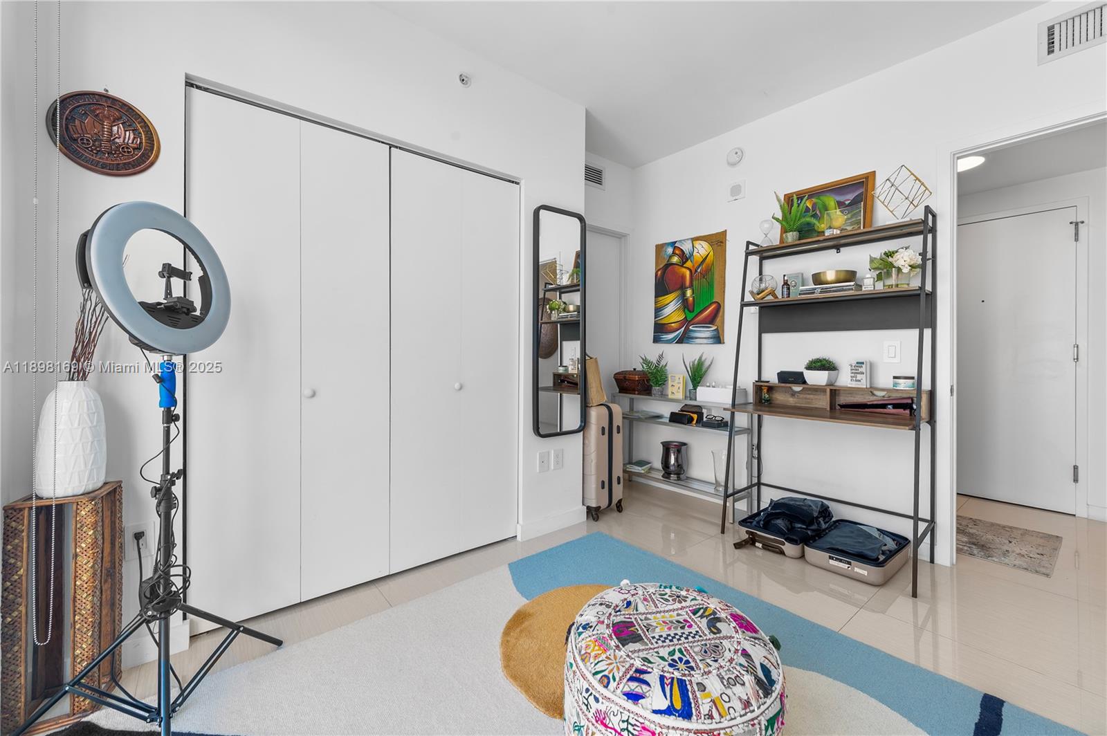 ICON BAY CONDO - Residential