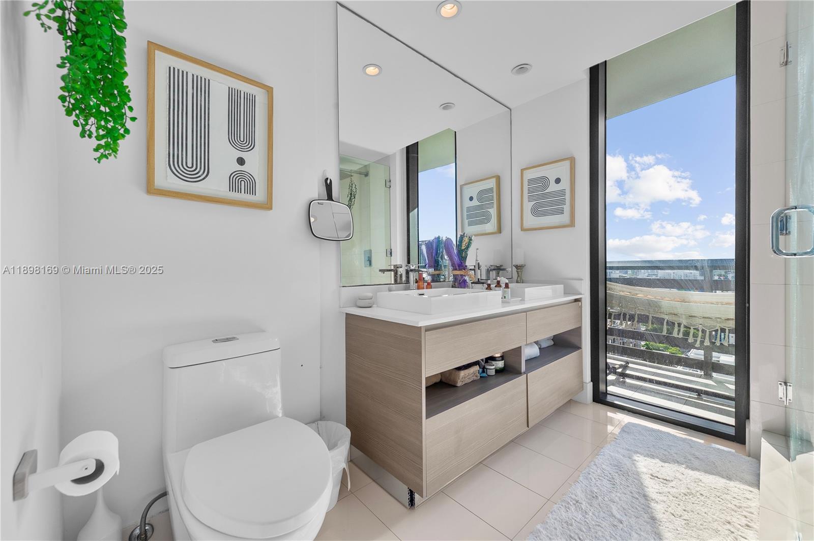 ICON BAY CONDO - Residential