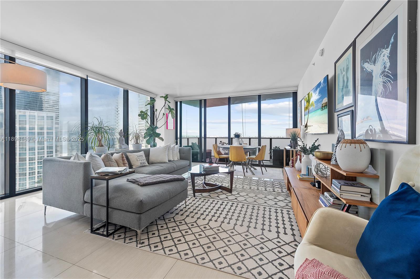 ICON BAY CONDO - Residential