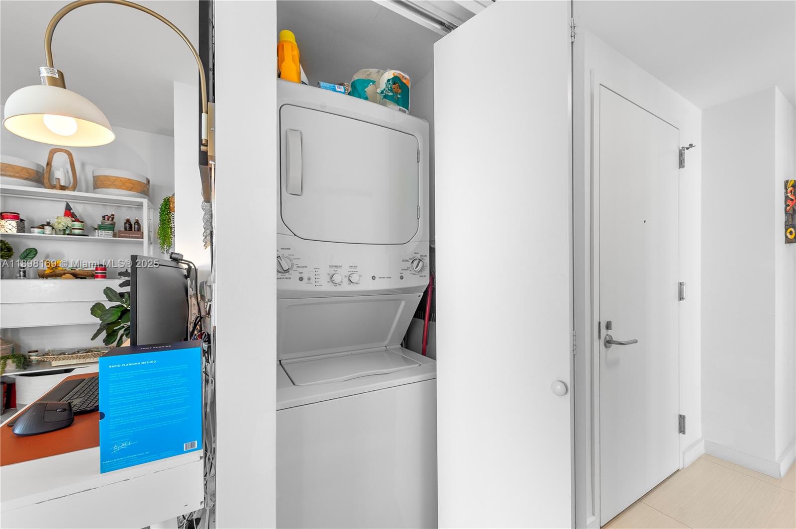 ICON BAY CONDO - Residential