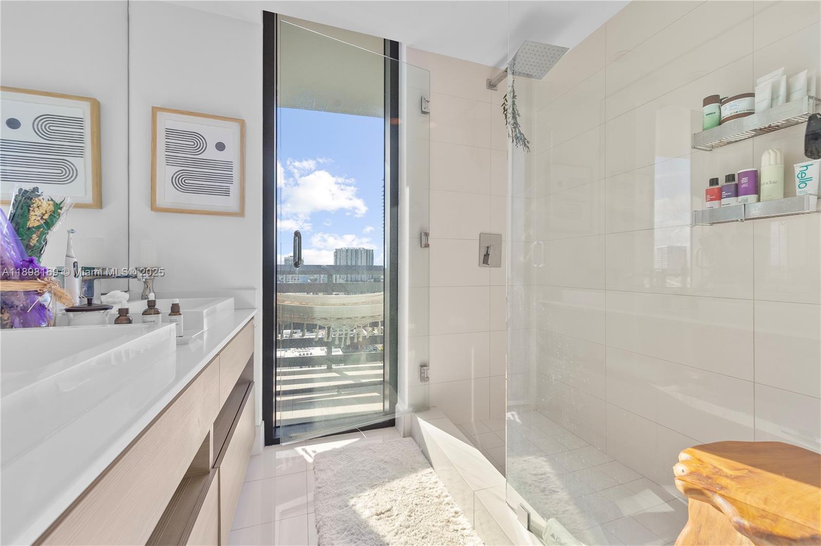 ICON BAY CONDO - Residential