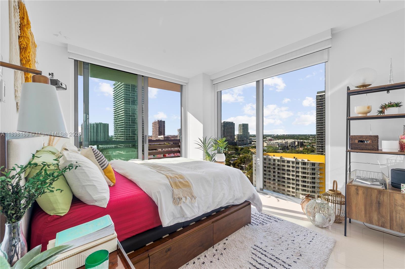 ICON BAY CONDO - Residential