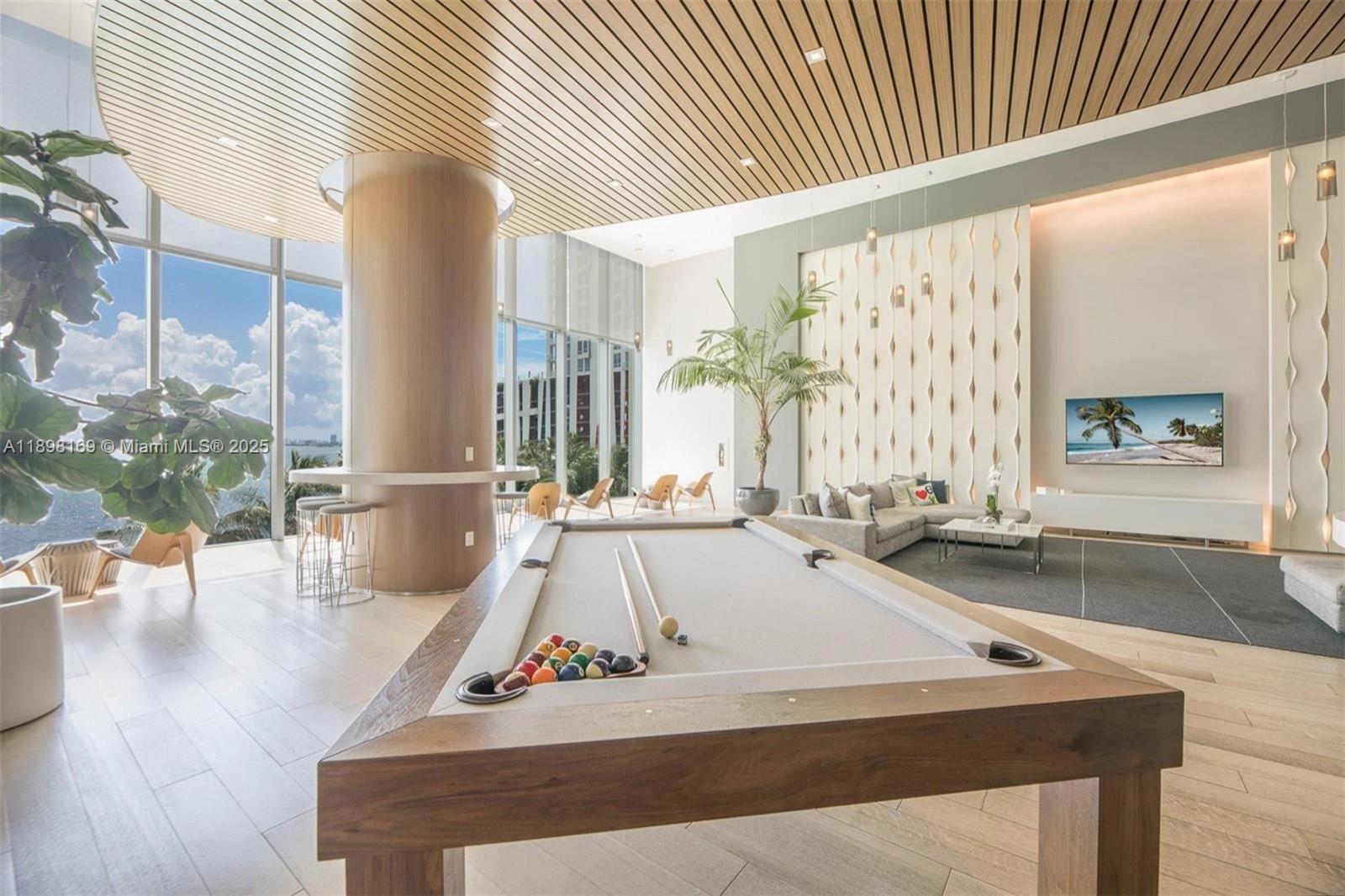 ICON BAY CONDO - Residential