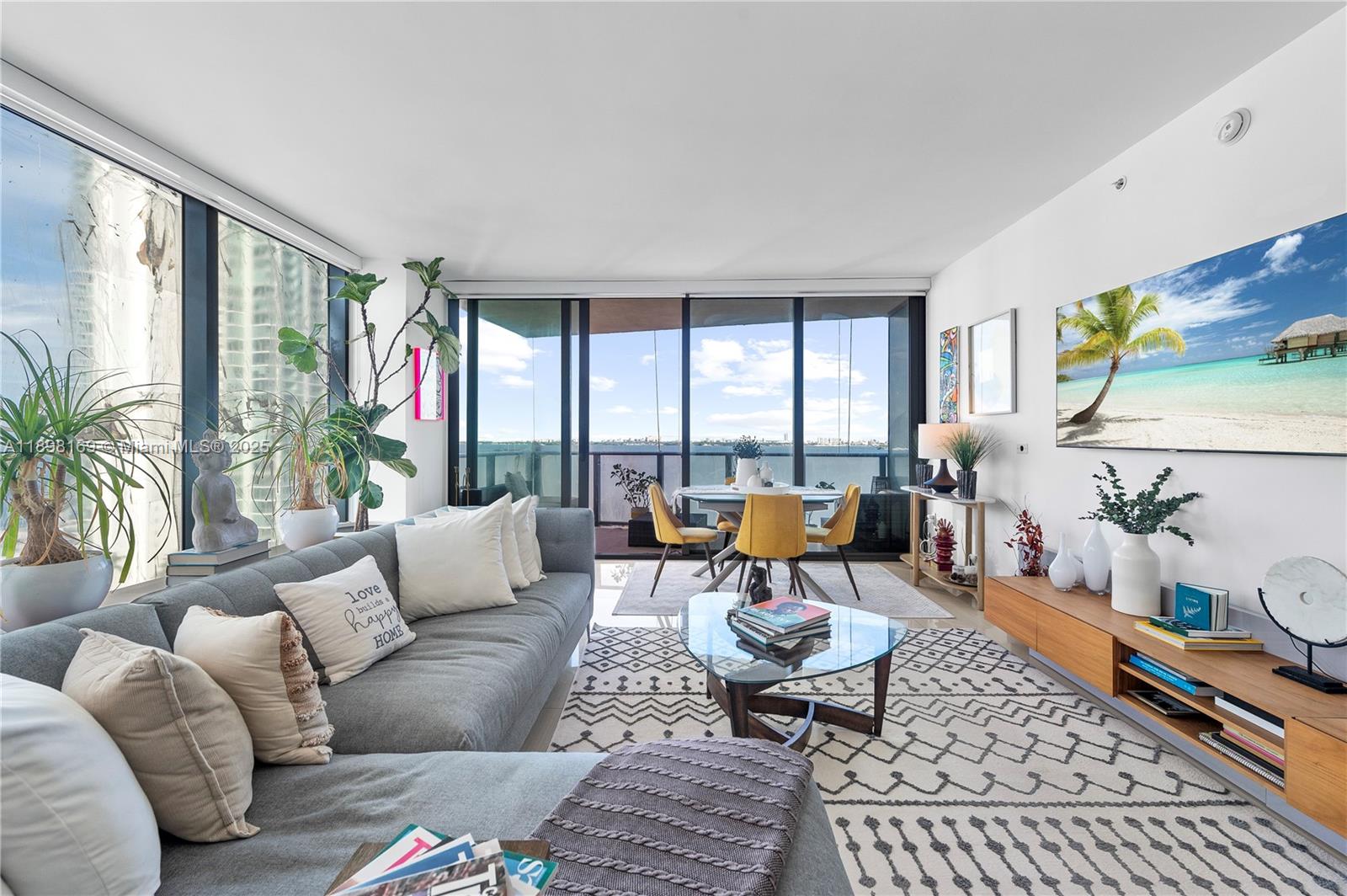 ICON BAY CONDO - Residential