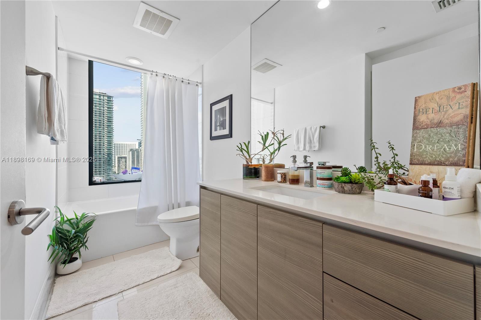 ICON BAY CONDO - Residential