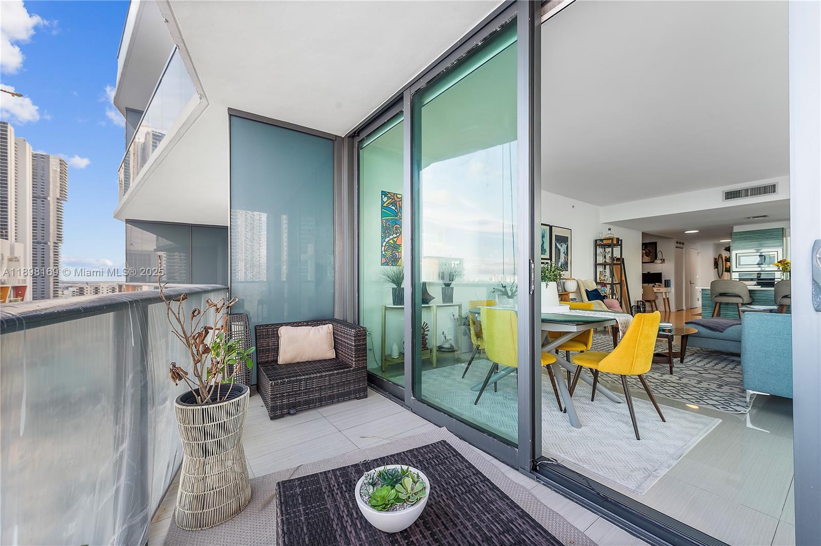 ICON BAY CONDO - Residential