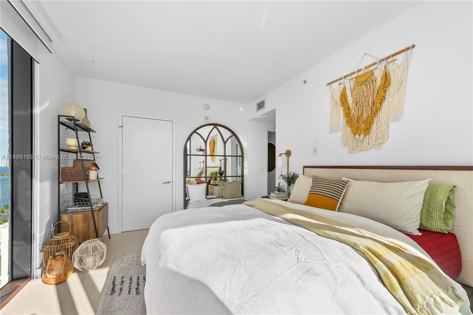 ICON BAY CONDO - Residential