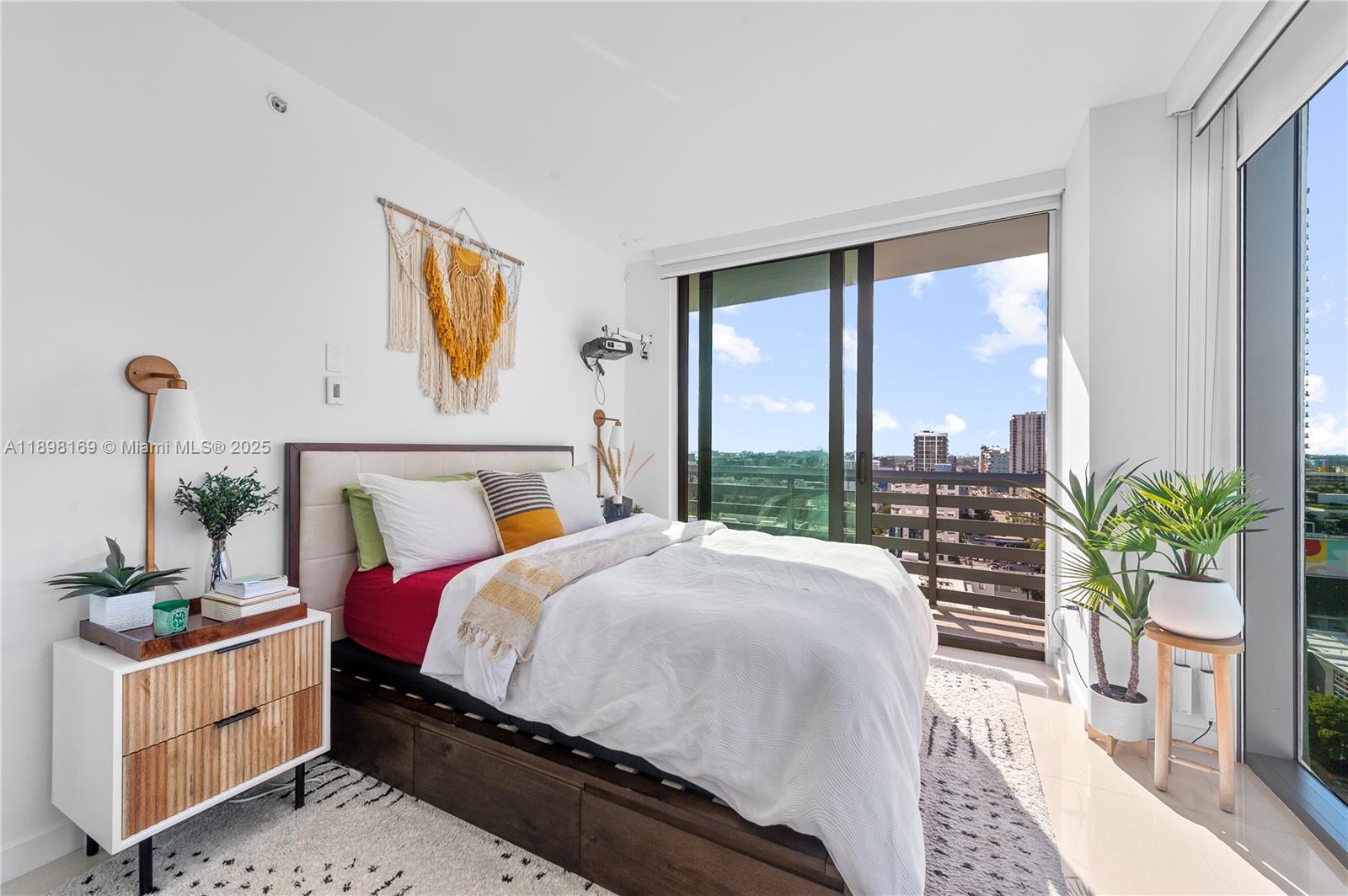 ICON BAY CONDO - Residential