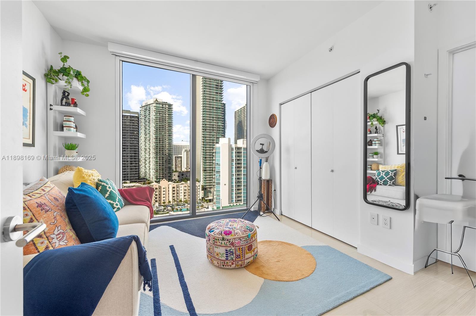 ICON BAY CONDO - Residential