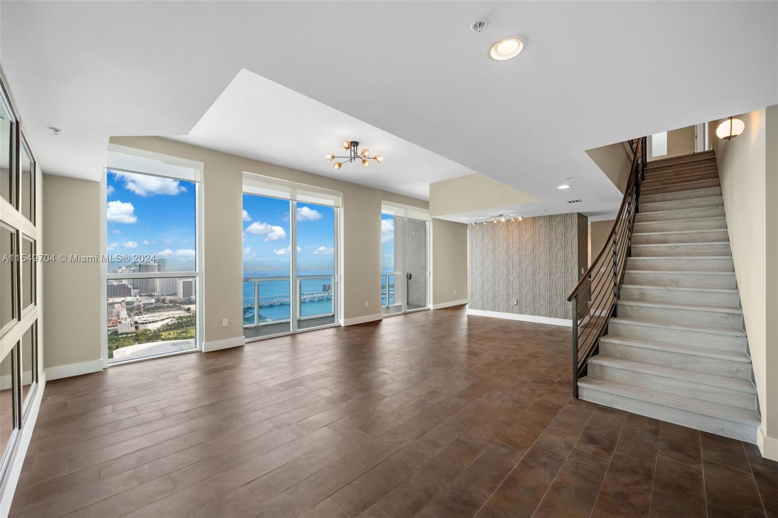 244 Biscayne Blvd UPH-4904