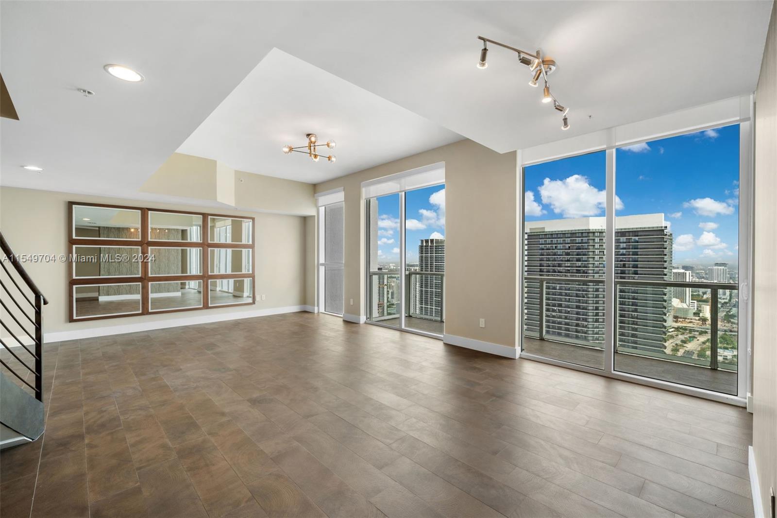 244 Biscayne Blvd UPH-4904