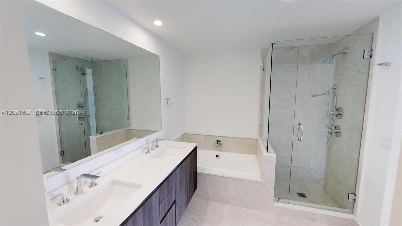 ARIA ON THE BAY CONDO - Residential
