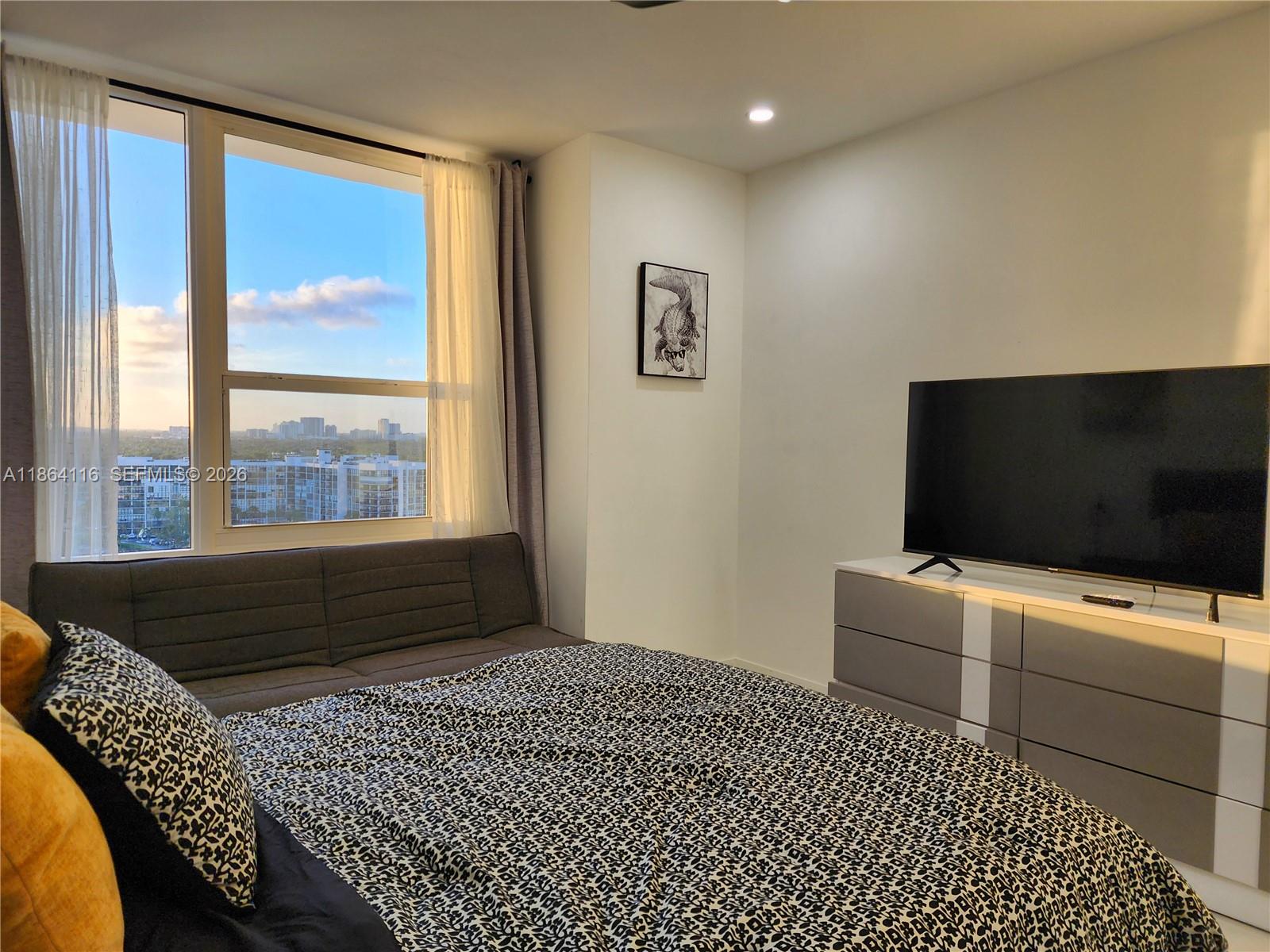 ALEXANDER TOWERS CONDO - Residential