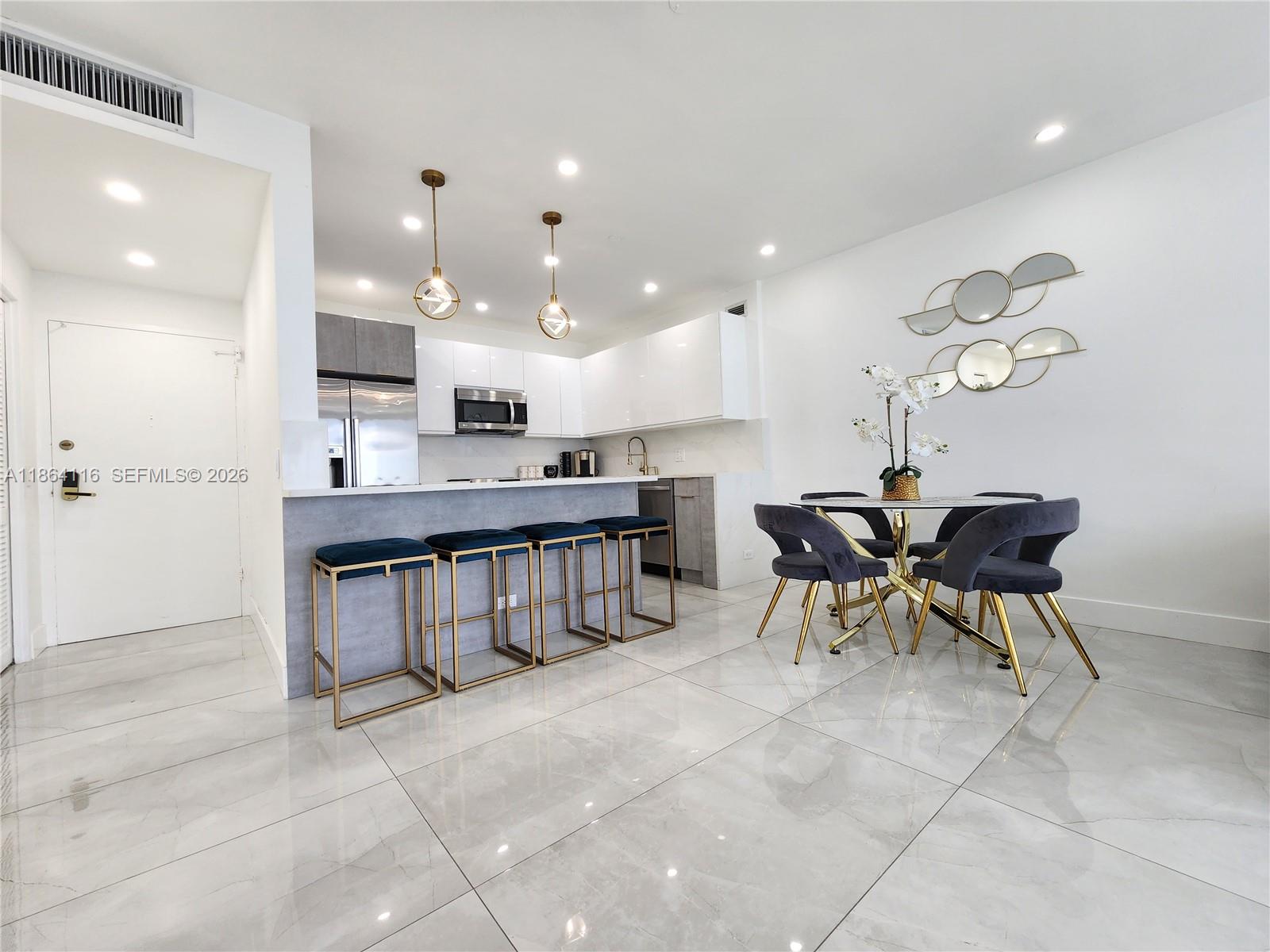 ALEXANDER TOWERS CONDO - Residential