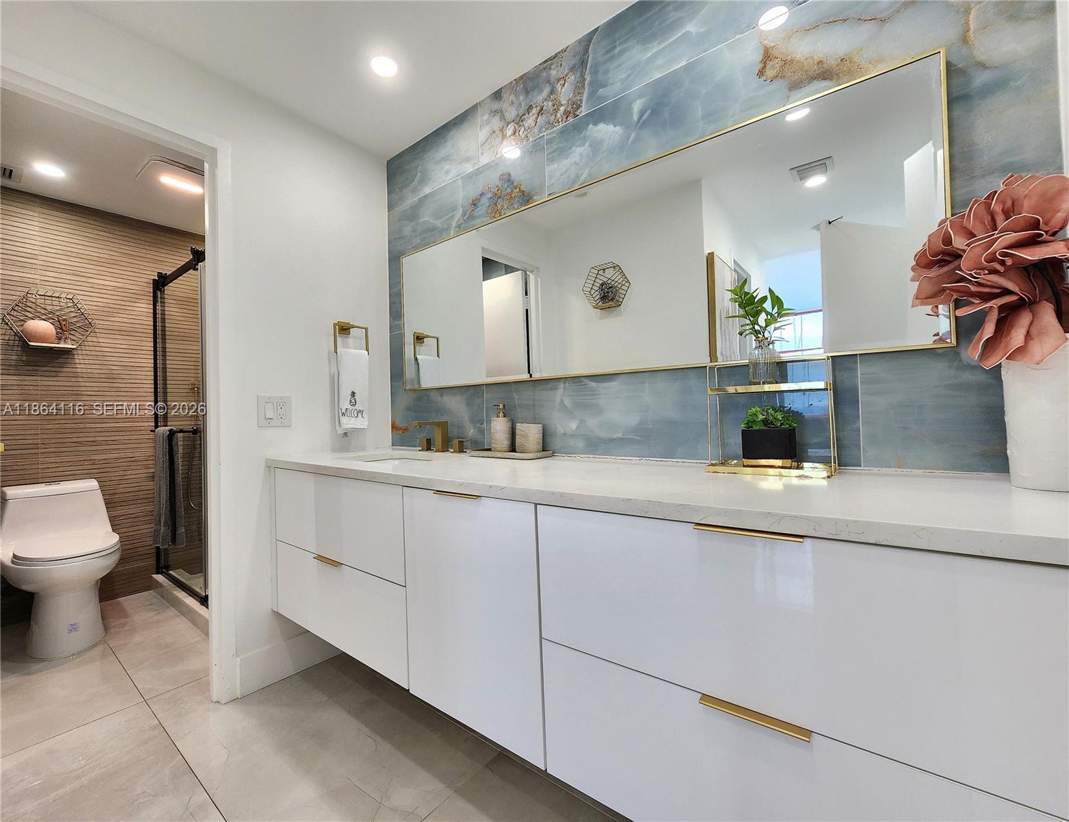 ALEXANDER TOWERS CONDO - Residential