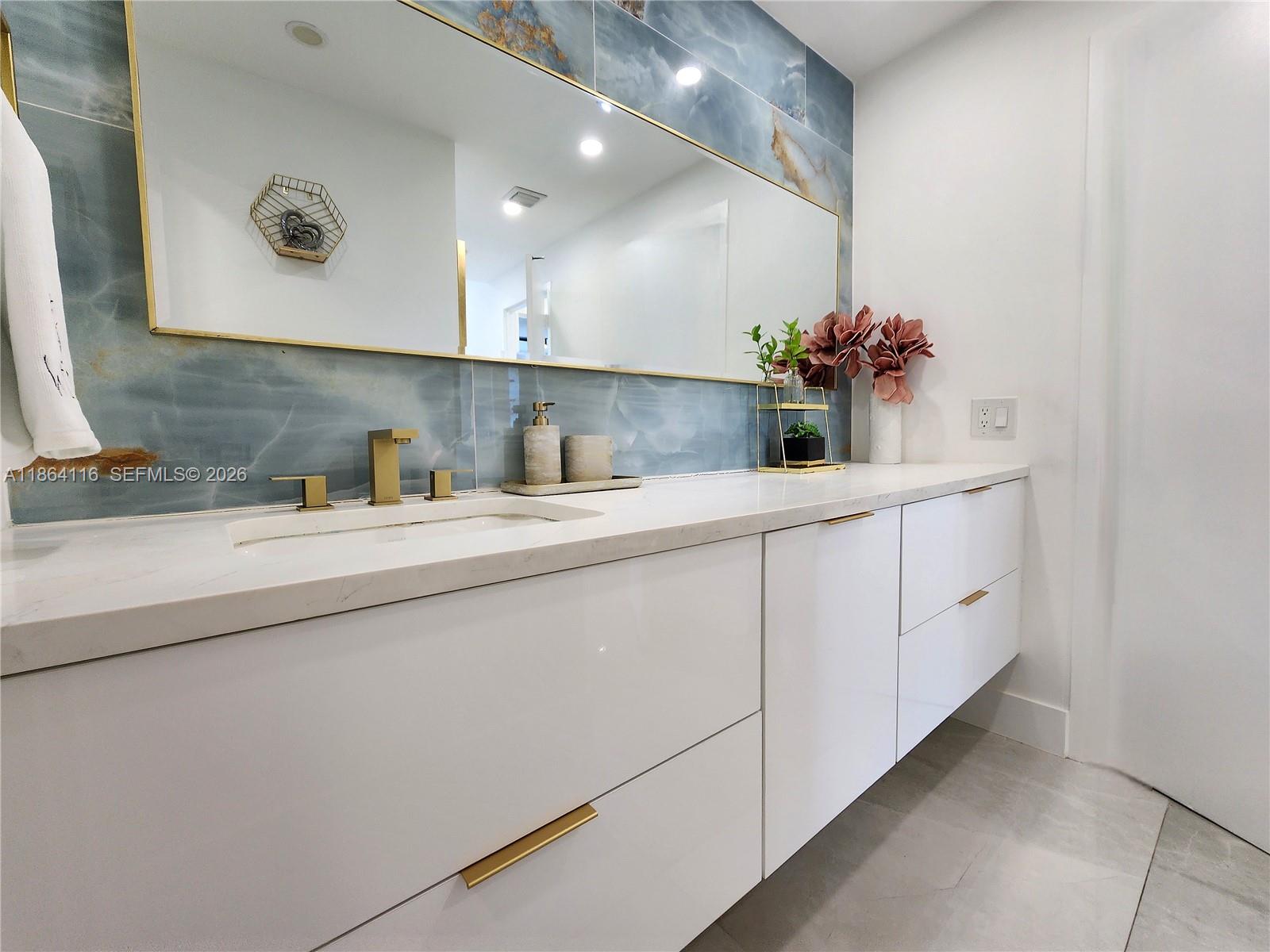 ALEXANDER TOWERS CONDO - Residential