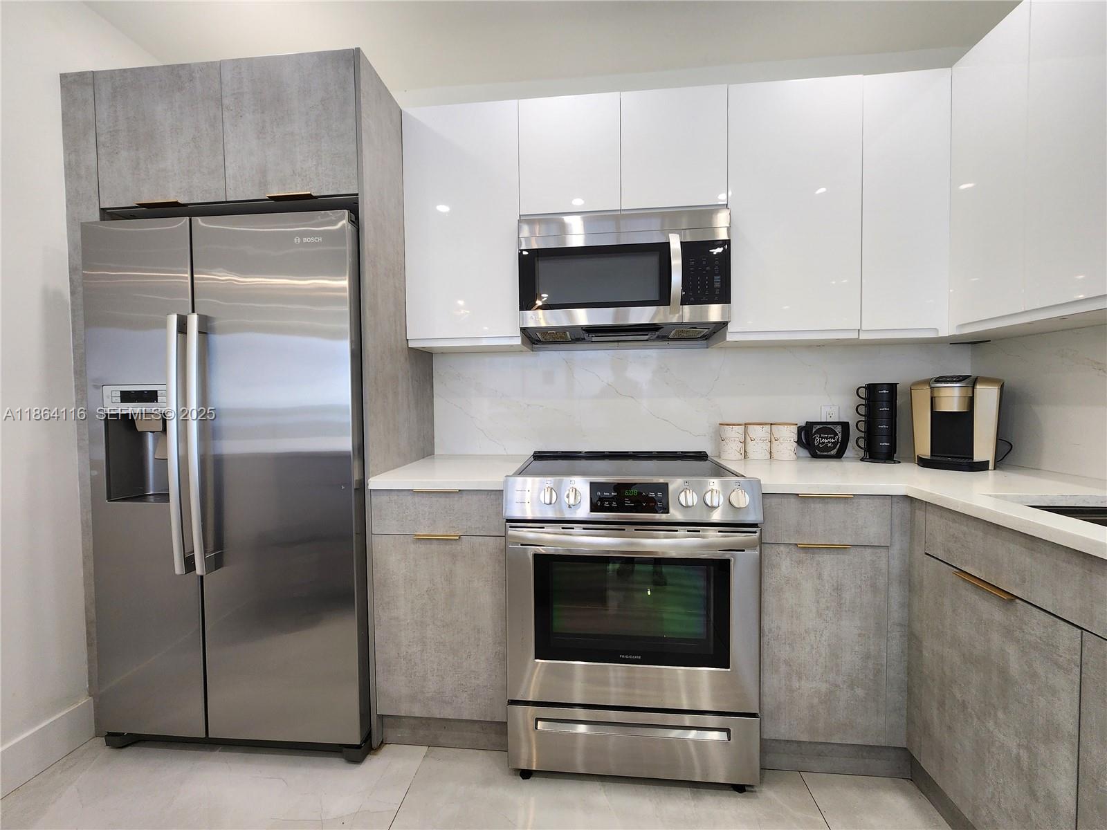 ALEXANDER TOWERS CONDO - Residential