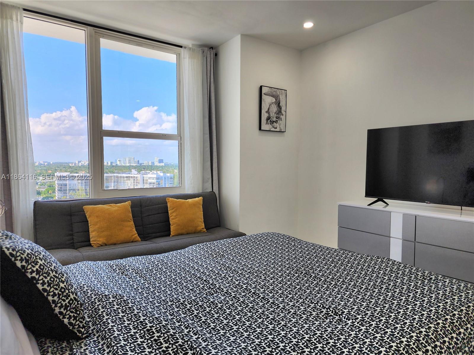 ALEXANDER TOWERS CONDO - Residential