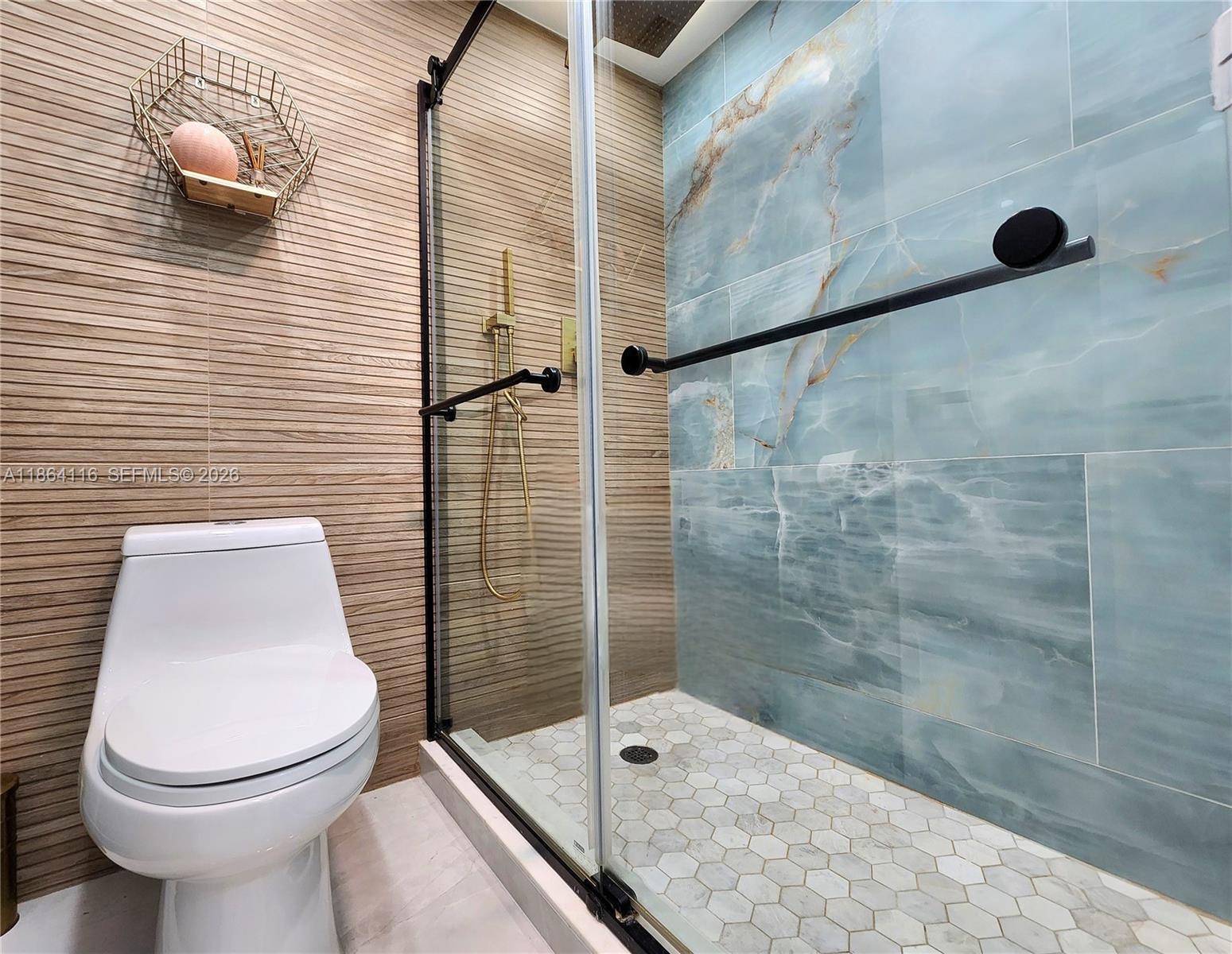 ALEXANDER TOWERS CONDO - Residential