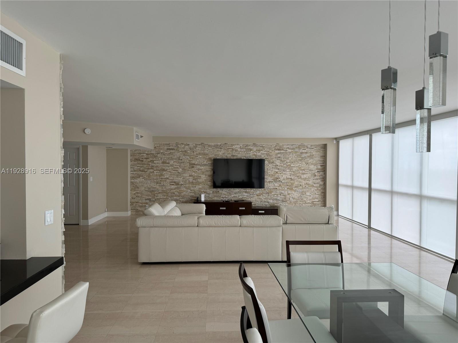 16425 Collins Ave 1011