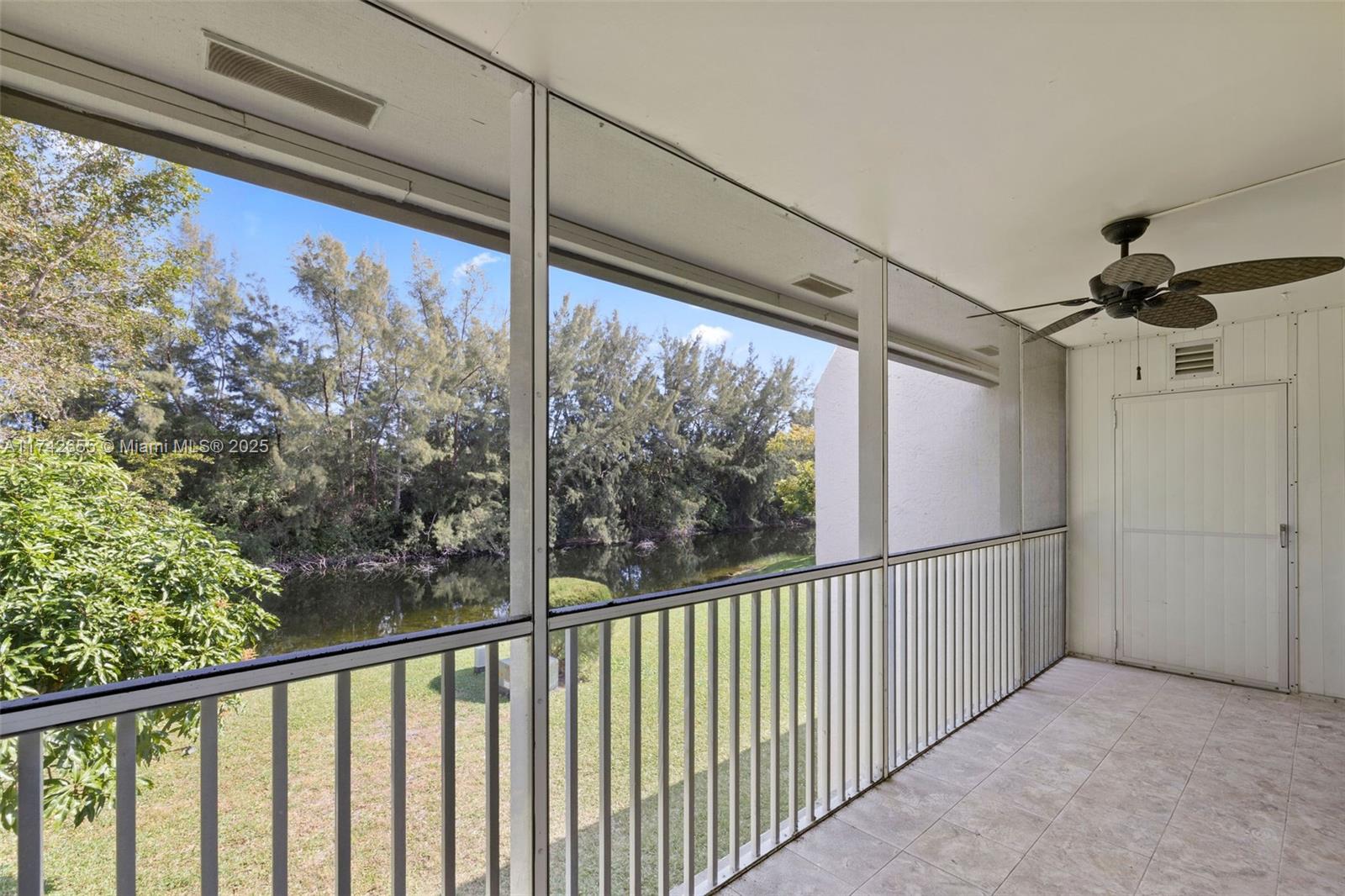 GOLDEN LAKES VILLAGE COND - Residential