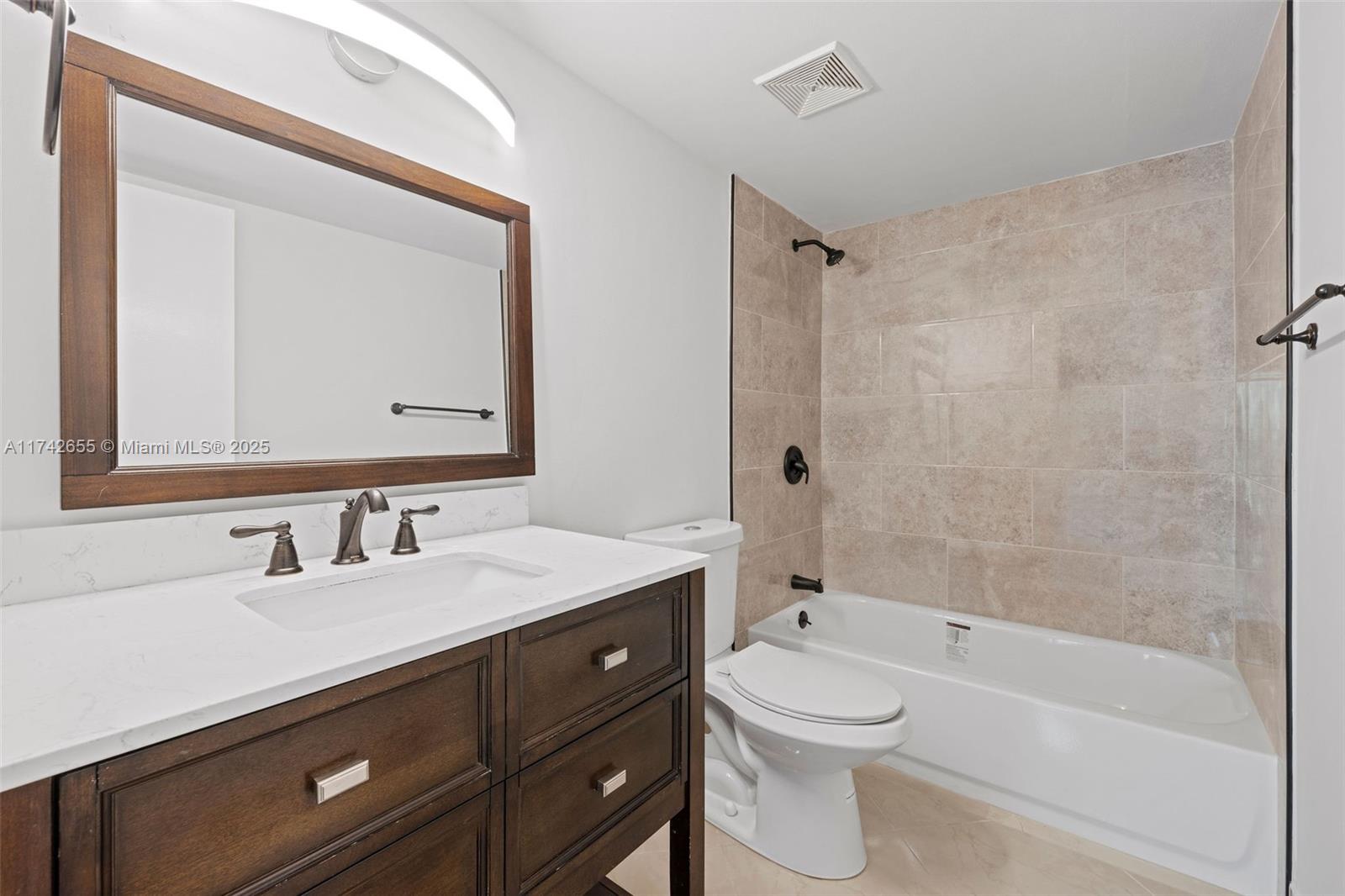 GOLDEN LAKES VILLAGE COND - Residential