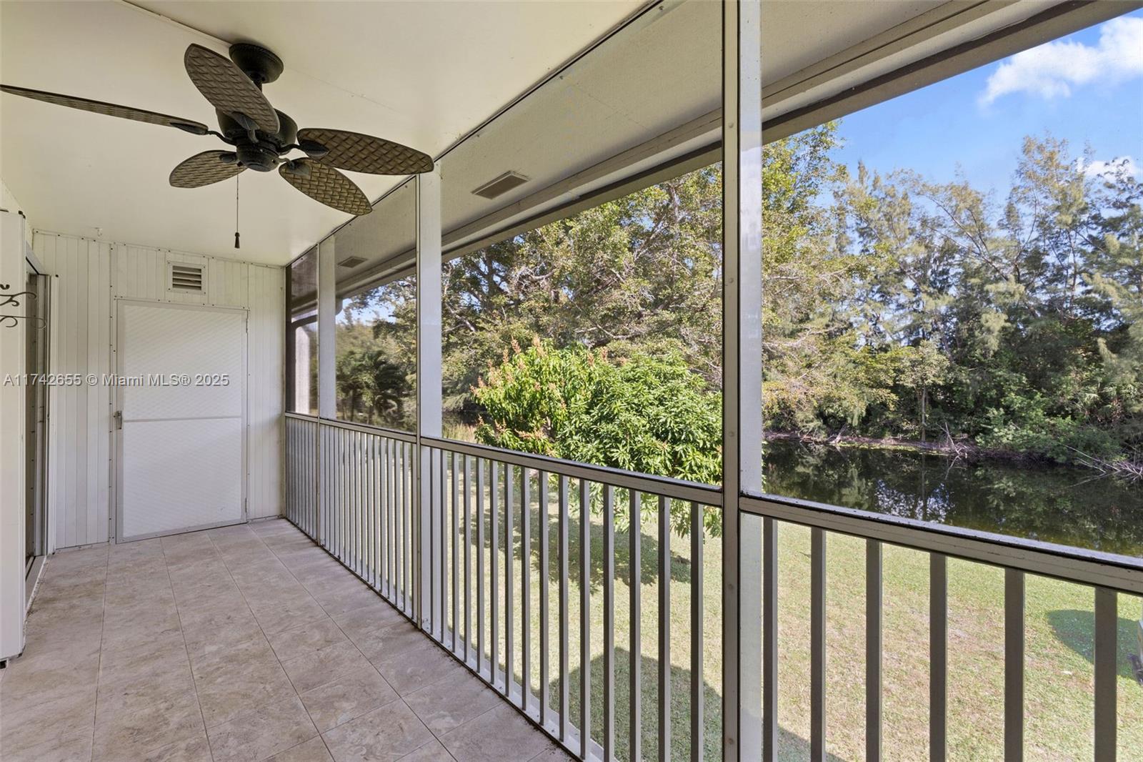 GOLDEN LAKES VILLAGE COND - Residential