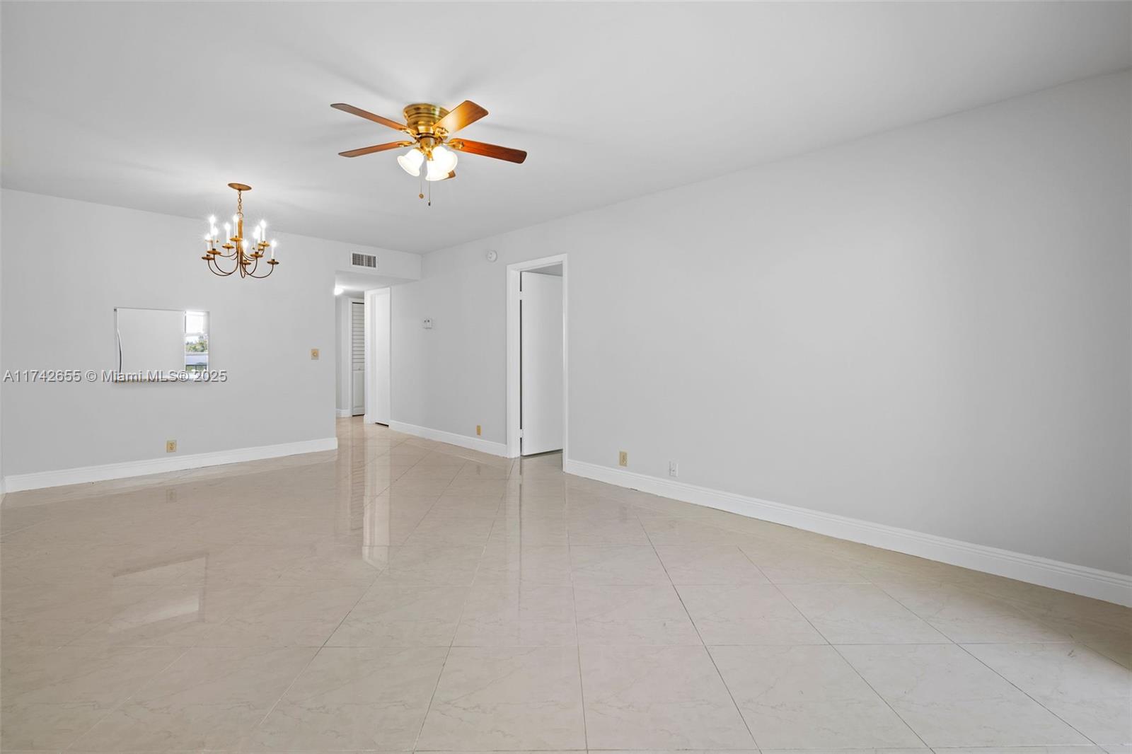 GOLDEN LAKES VILLAGE COND - Residential