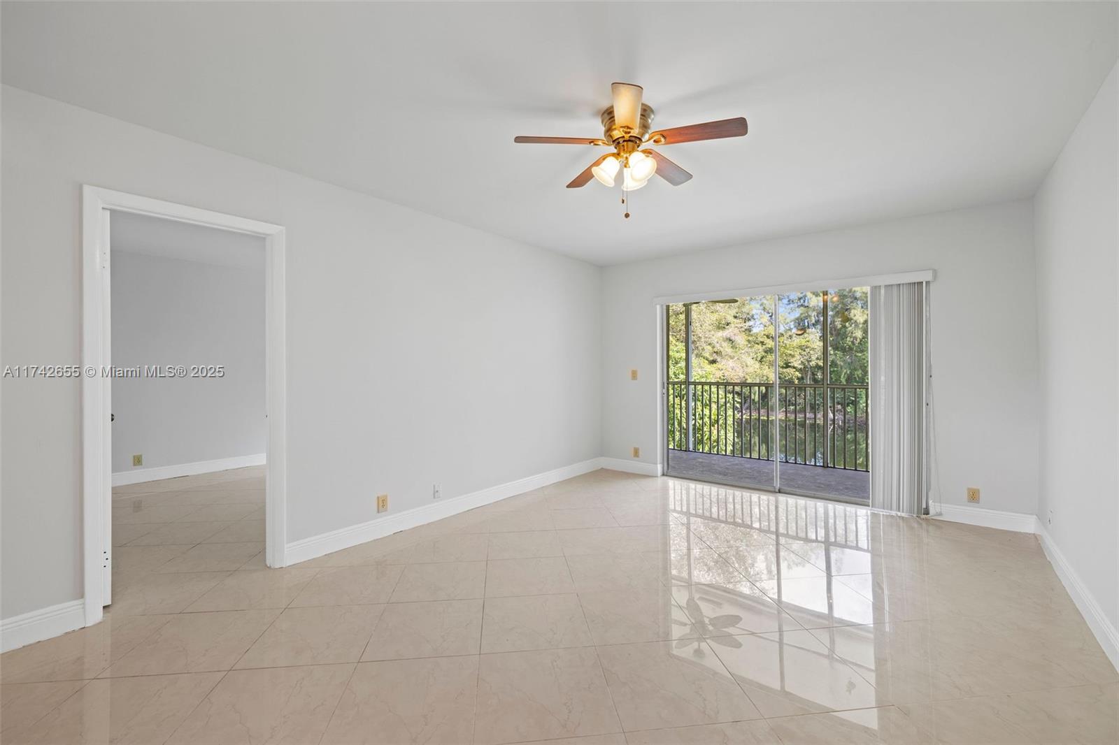 GOLDEN LAKES VILLAGE COND - Residential