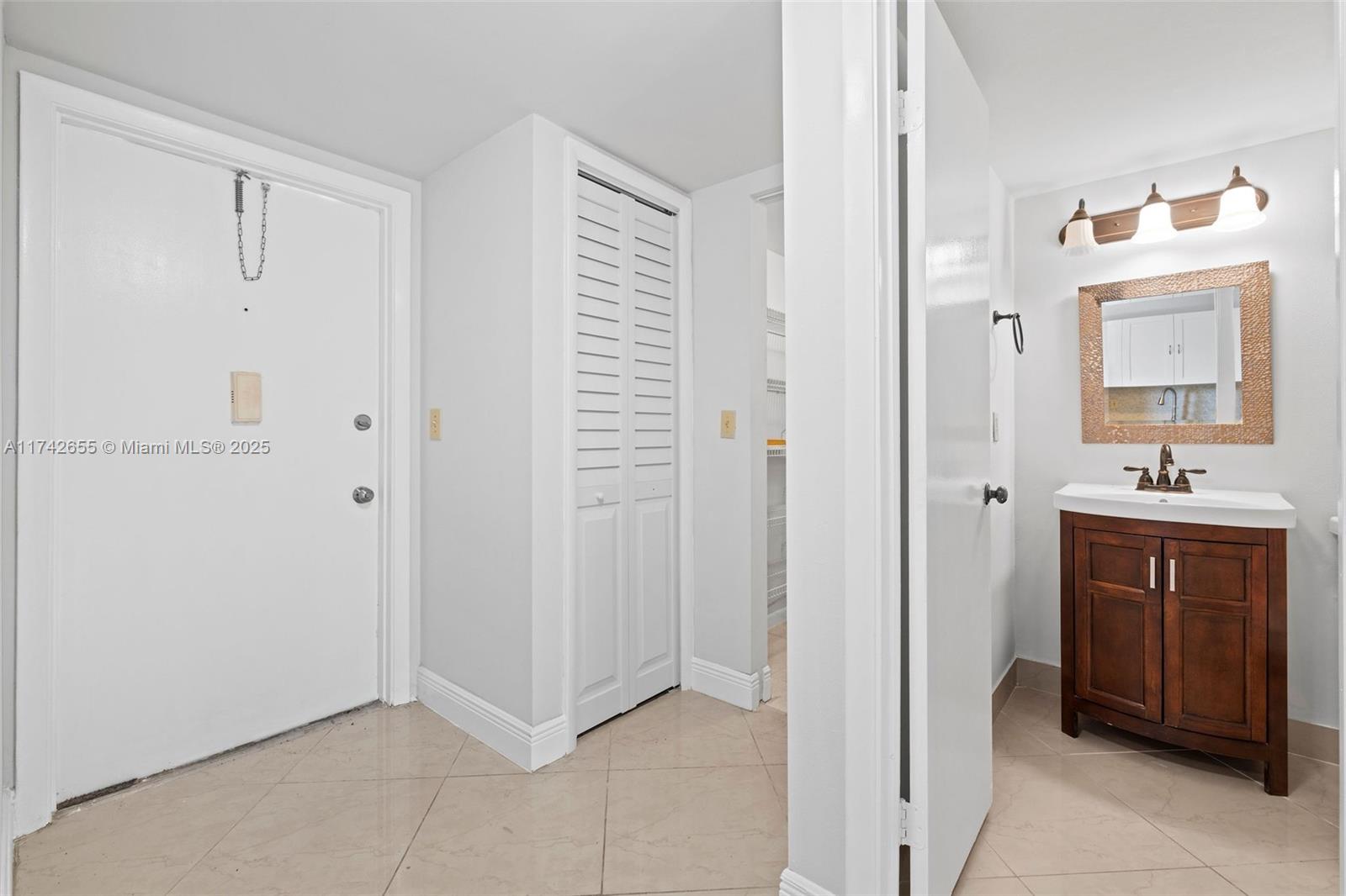 GOLDEN LAKES VILLAGE COND - Residential