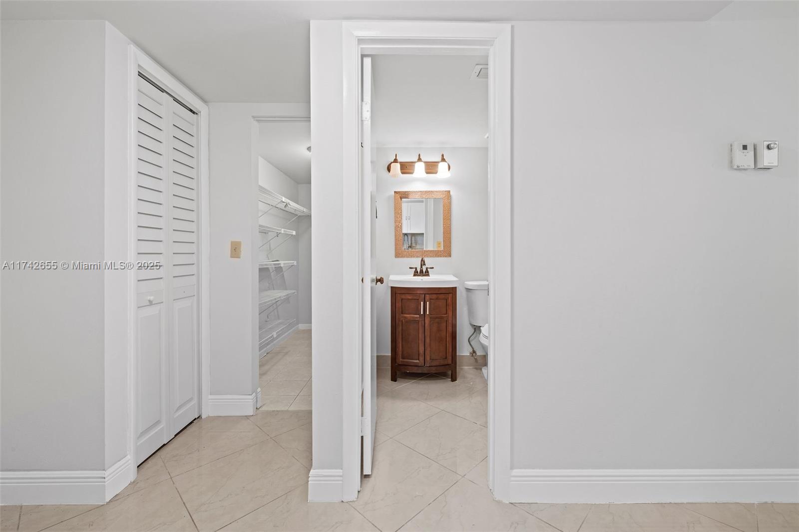 GOLDEN LAKES VILLAGE COND - Residential