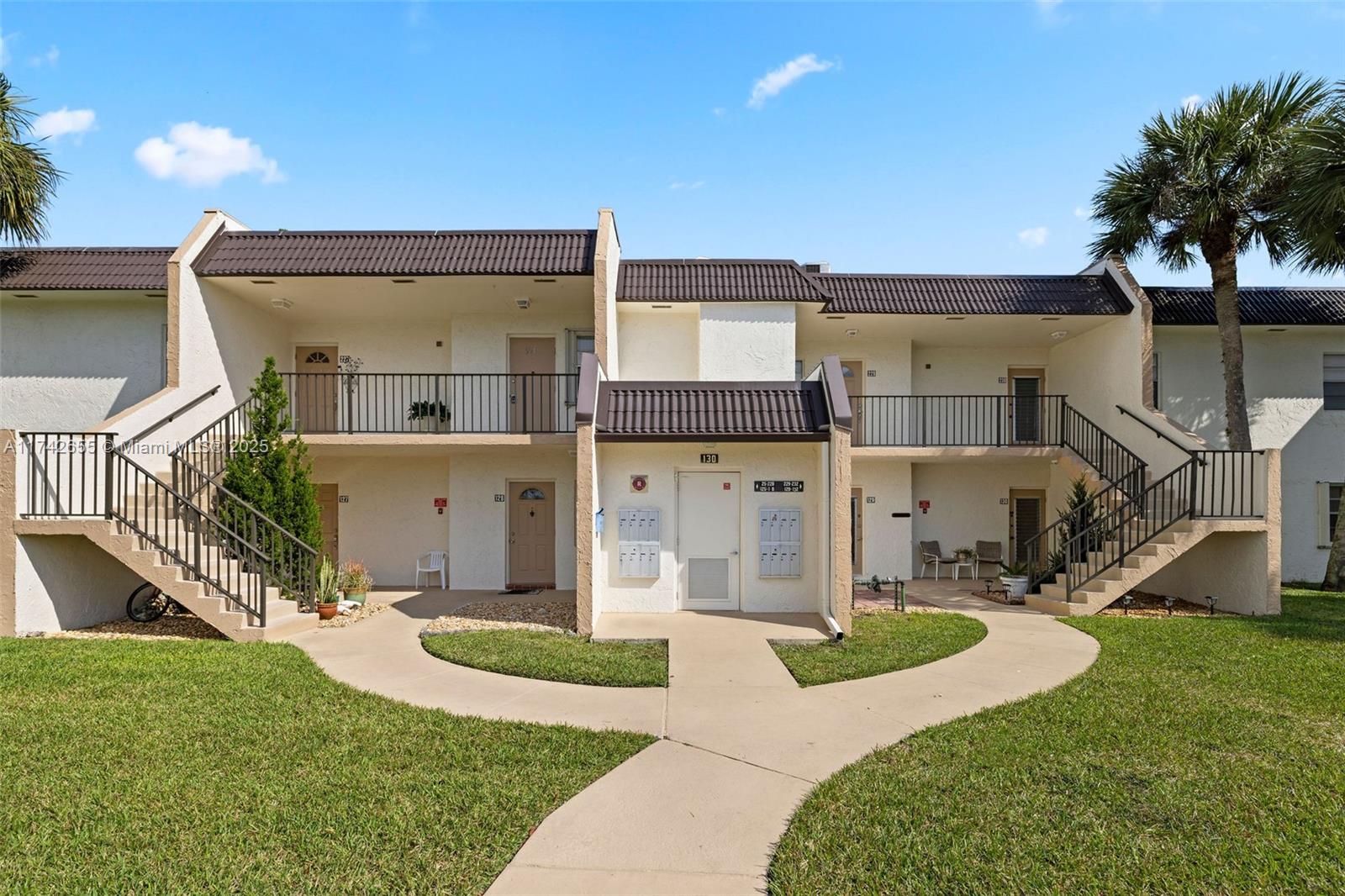 GOLDEN LAKES VILLAGE COND - Residential