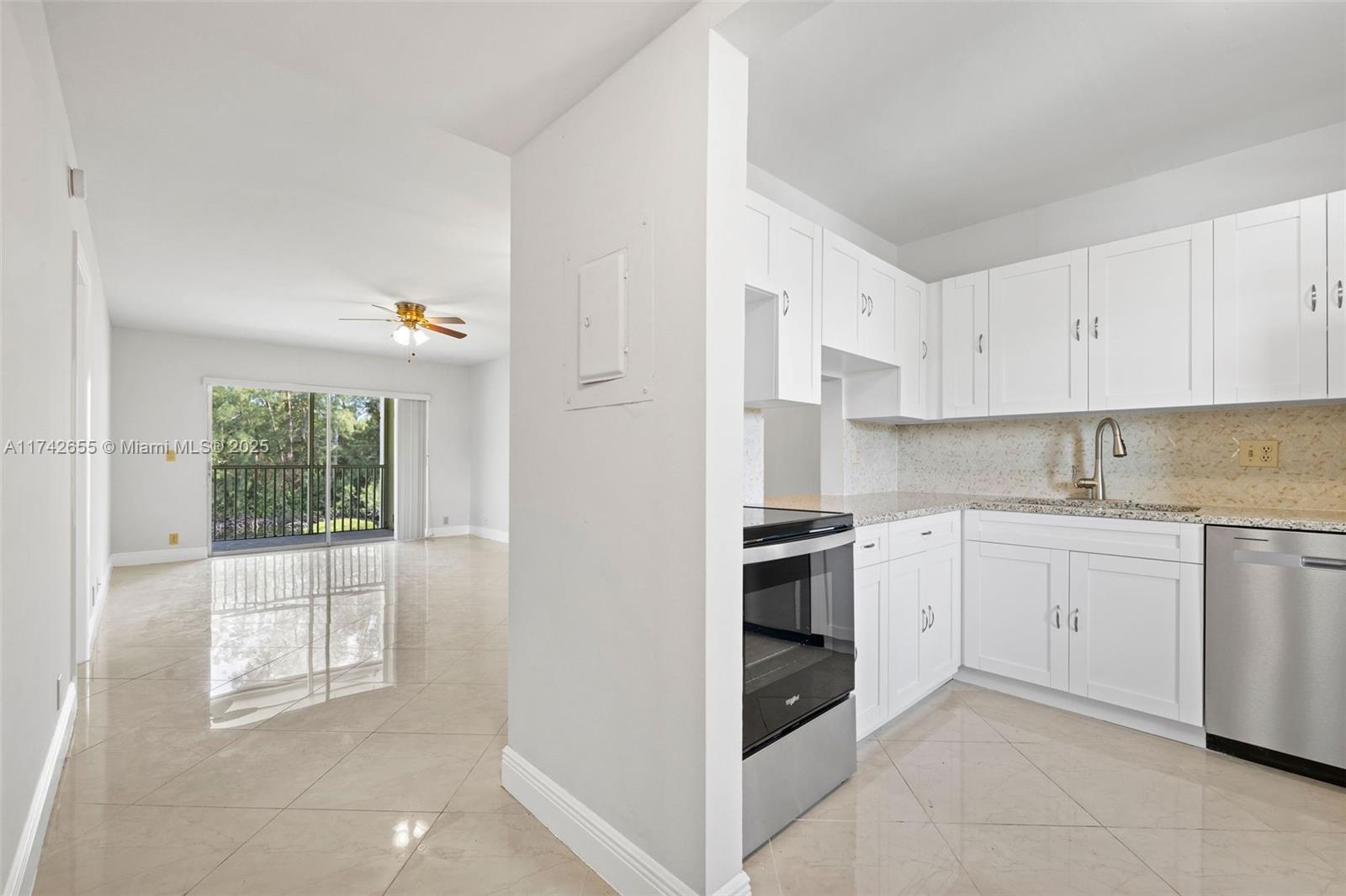 GOLDEN LAKES VILLAGE COND - Residential