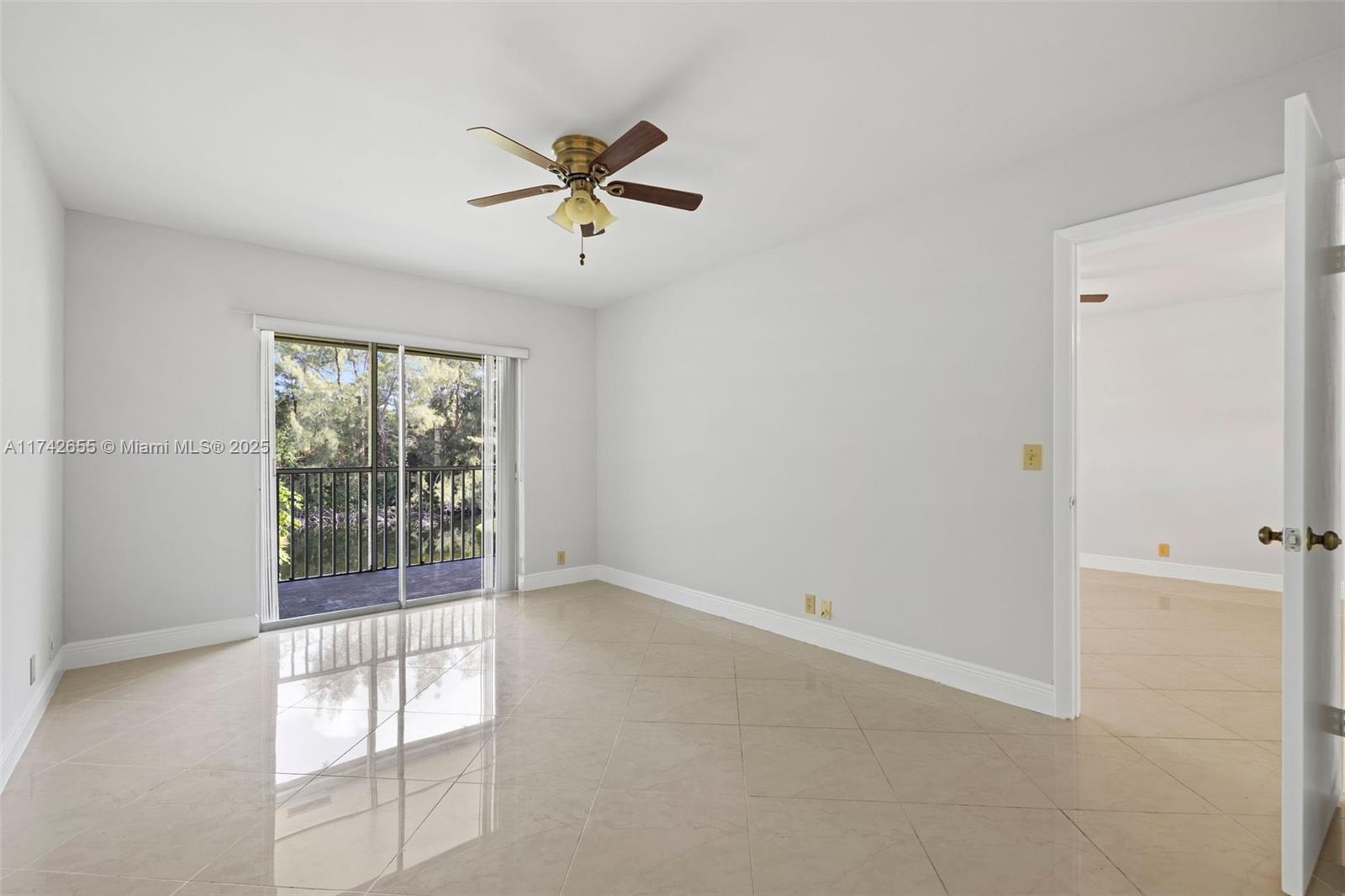 GOLDEN LAKES VILLAGE COND - Residential