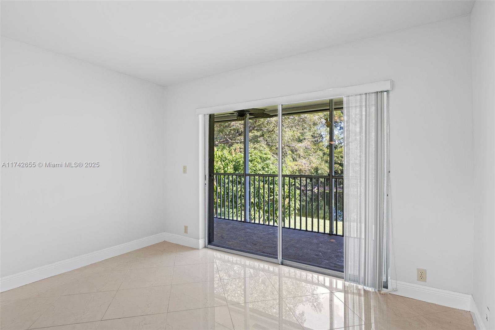 GOLDEN LAKES VILLAGE COND - Residential