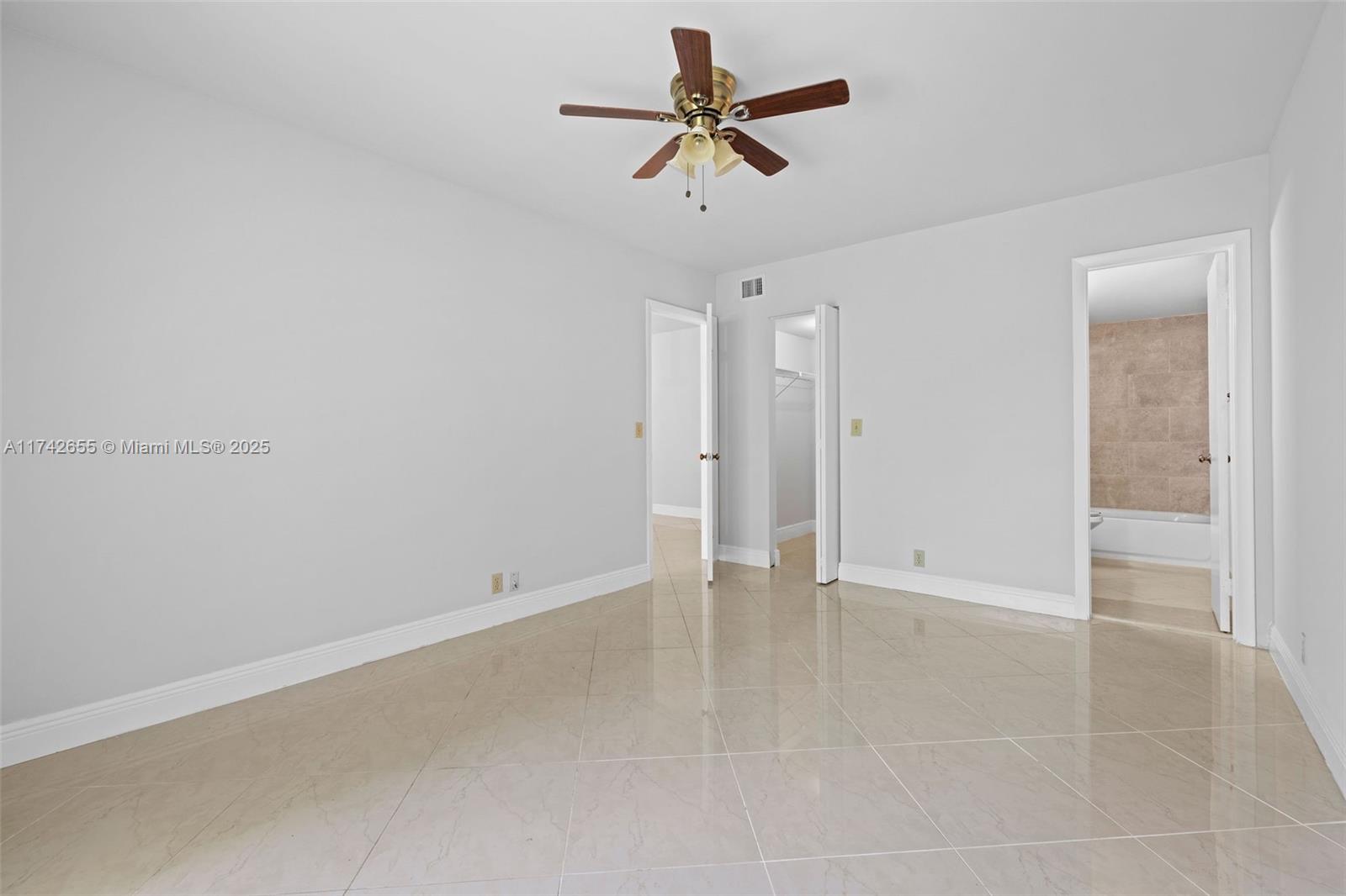 GOLDEN LAKES VILLAGE COND - Residential